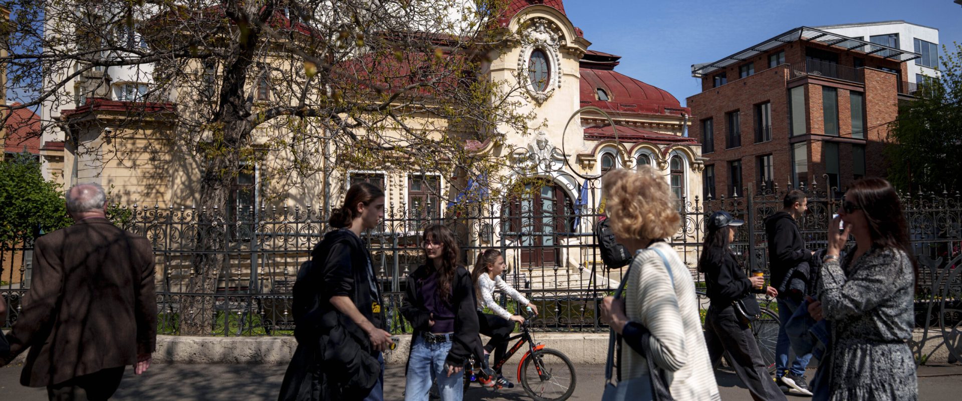 Consiliul General al Municipiului București aprobă achiziții importante pentru Sectorul 1 Consiliul General al Municipiului București (CGMB) a aprobat, vineri, două proiecte semnificative pentru Sectorul 1, conform unui comunicat de presă emis de primăria de sector
