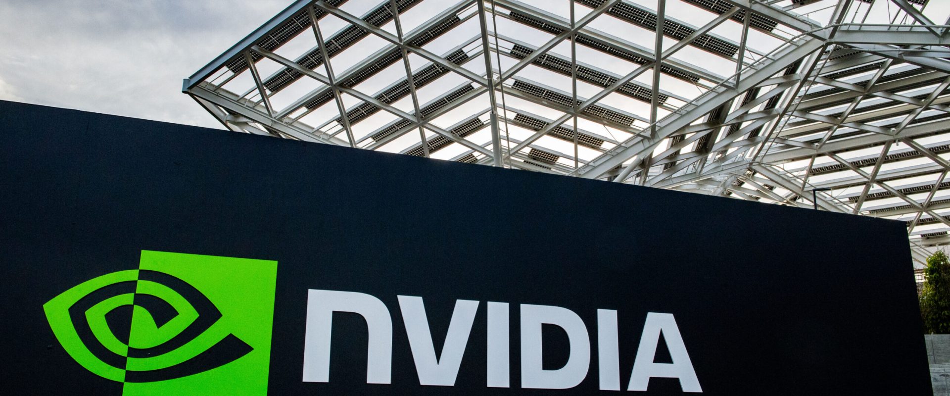 Nvidia se asociază cu giganți telecom pentru a crea rețele 6G bazate pe inteligența artificială Nvidia, producătorul de cipuri grafice, colaborează cu un grup de companii de telecomunicații, printre care Nokia, SoftBank Group și T-Mobile US, pentru a construi rețele de generația a șasea (6G) care să utilizeze inteligența artificială (AI) în gestionarea eficientă a traficului radio