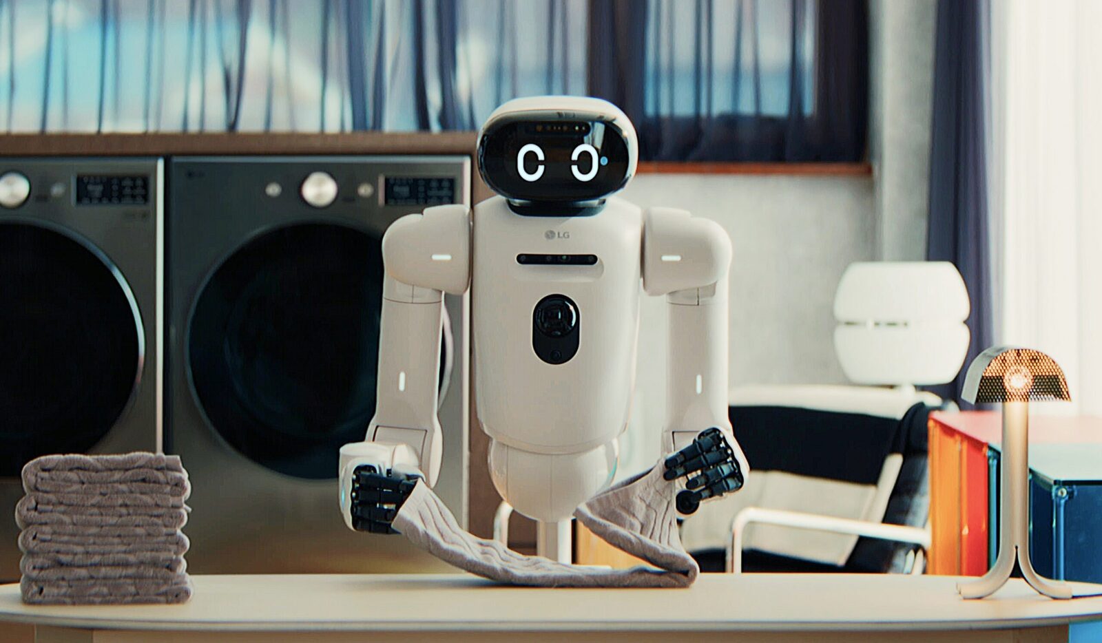 Roboții și hainele: provocarea plierii perfecte Capacitatea roboților de a plia haine reprezintă un test dificil pentru inteligența artificială, ilustrând o problemă cunoscută sub numele de „paradoxul lui Moravec”