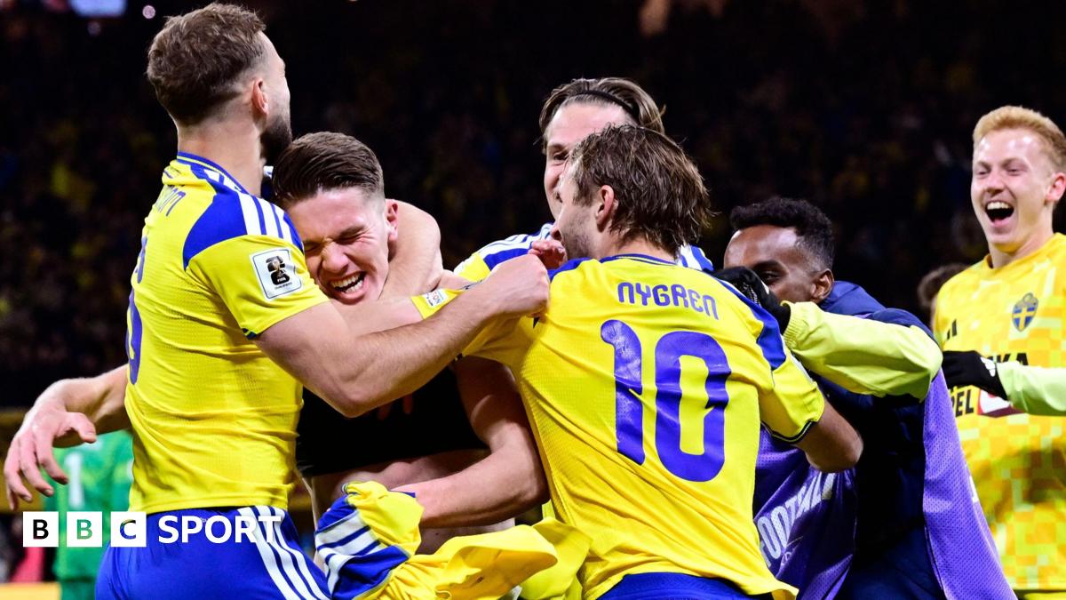 Suedia, la Cupa Mondială după o victorie dramatică în fața Poloniei Suedia s-a calificat la Cupa Mondială de fotbal din această vară, după ce a învins Polonia în finala play-off-ului, scor 2-1