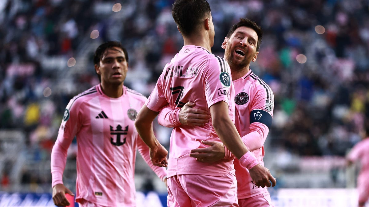 Messi atinge pragul de 900 de goluri în carieră FORT LAUDERDALE, SUA – Lionel Messi, legendarul fotbalist argentinian, a marcat un nou punct de reper în cariera sa impresionantă