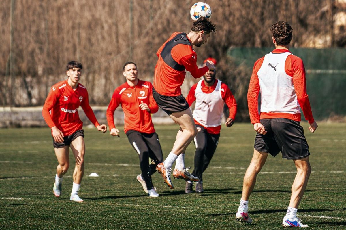 Udosen, legitimat de Dinamo chiar de ziua majoratului: Mijlocașul nigerian poate juca în play-off Mijlocașul nigerian Godwin Udosen a fost înregistrat miercuri, de ziua în care a împlinit 18 ani, de către Dinamo la Liga Profesionistă de Fotbal (LPF)
