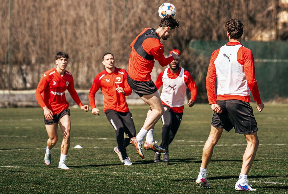 Udosen, legitimat de Dinamo chiar de ziua majoratului: Mijlocașul nigerian poate juca în play-off Mijlocașul nigerian Godwin Udosen a fost înregistrat miercuri, de ziua în care a împlinit 18 ani, de către Dinamo la Liga Profesionistă de Fotbal (LPF)