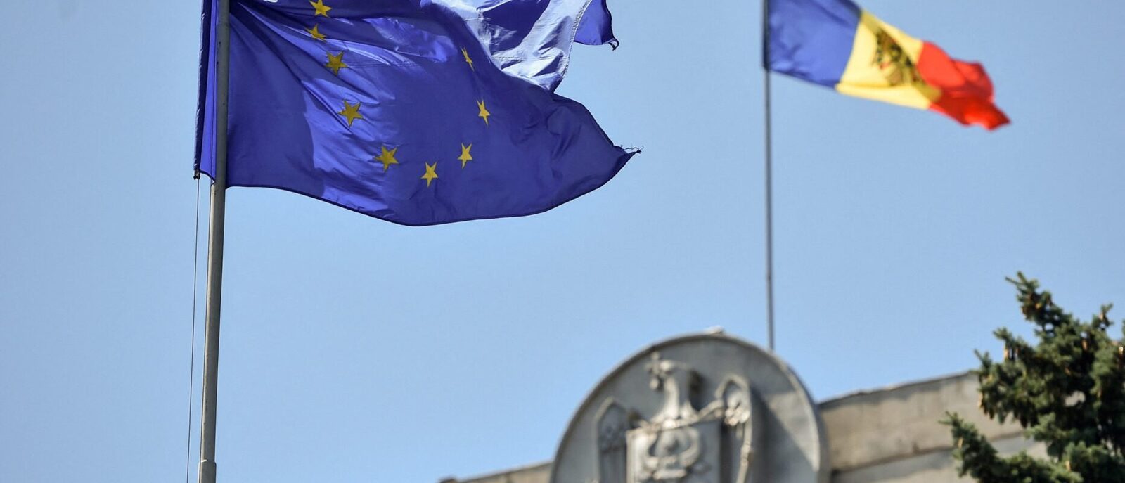 România intervine în sprijinul Republicii Moldova, asigurând asistență în domeniul energetic și al apei potabile Ambasada României în Republica Moldova a anunțat că, în ultimele 24 de ore, statul român a acționat pentru a oferi sprijin cetățenilor moldoveni