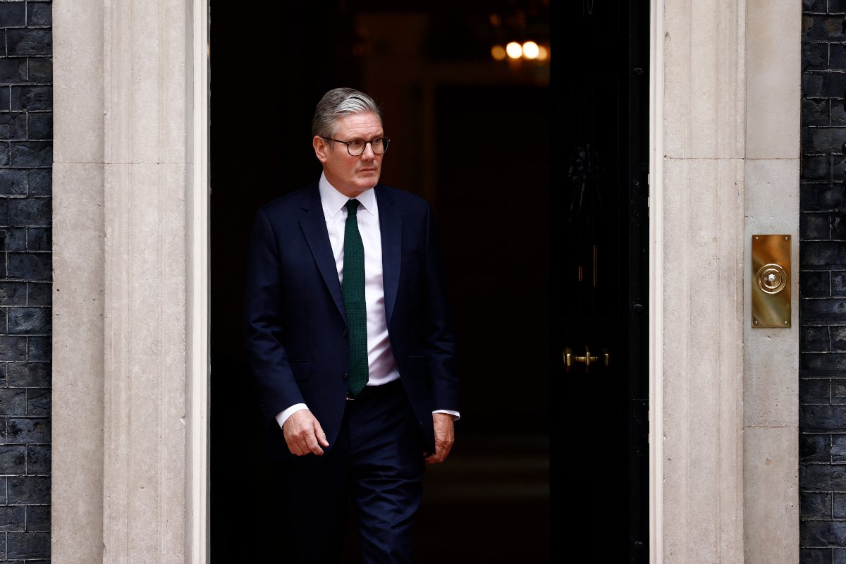 Trump critică Marea Britanie și laudă Franța în contextul Iranului Fostul președinte american Donald Trump a criticat Marea Britanie și l-a atacat pe premierul Keir Starmer, în timp ce a lăudat alte țări europene pentru sprijinul lor în legătură cu atacurile americane asupra Iranului