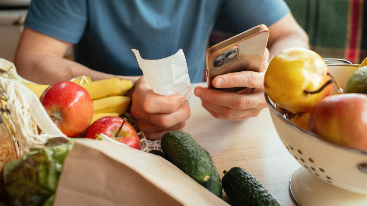 Scumpiri în lanț: Pâinea și alte alimente se pot scumpi cu până la 10% Producătorii din industria alimentară avertizează asupra unei noi runde de scumpiri, estimările indicând o creștere de până la 10% a prețurilor la raft în perioada următoare