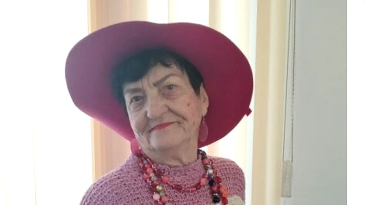 O viață dedicată cunoașterii: Studenta de 90 de ani de la Cluj-Napoca Amalia-Susana Tușa, o doamnă de 90 de ani, este studentă în anul trei la Facultatea de Teologie Ortodoxă din Cluj-Napoca, specializarea Teologie Didactică, a Universității Babeș-Bolyai