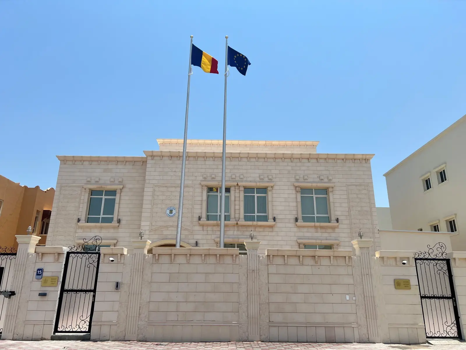 Românii blocați în Emirate primesc ajutor din partea Consulatului Consulatul României la Dubai a anunțat, duminică seară, că va oferi sprijin cetățenilor români blocați în Emiratele Arabe Unite, după anularea zborurilor