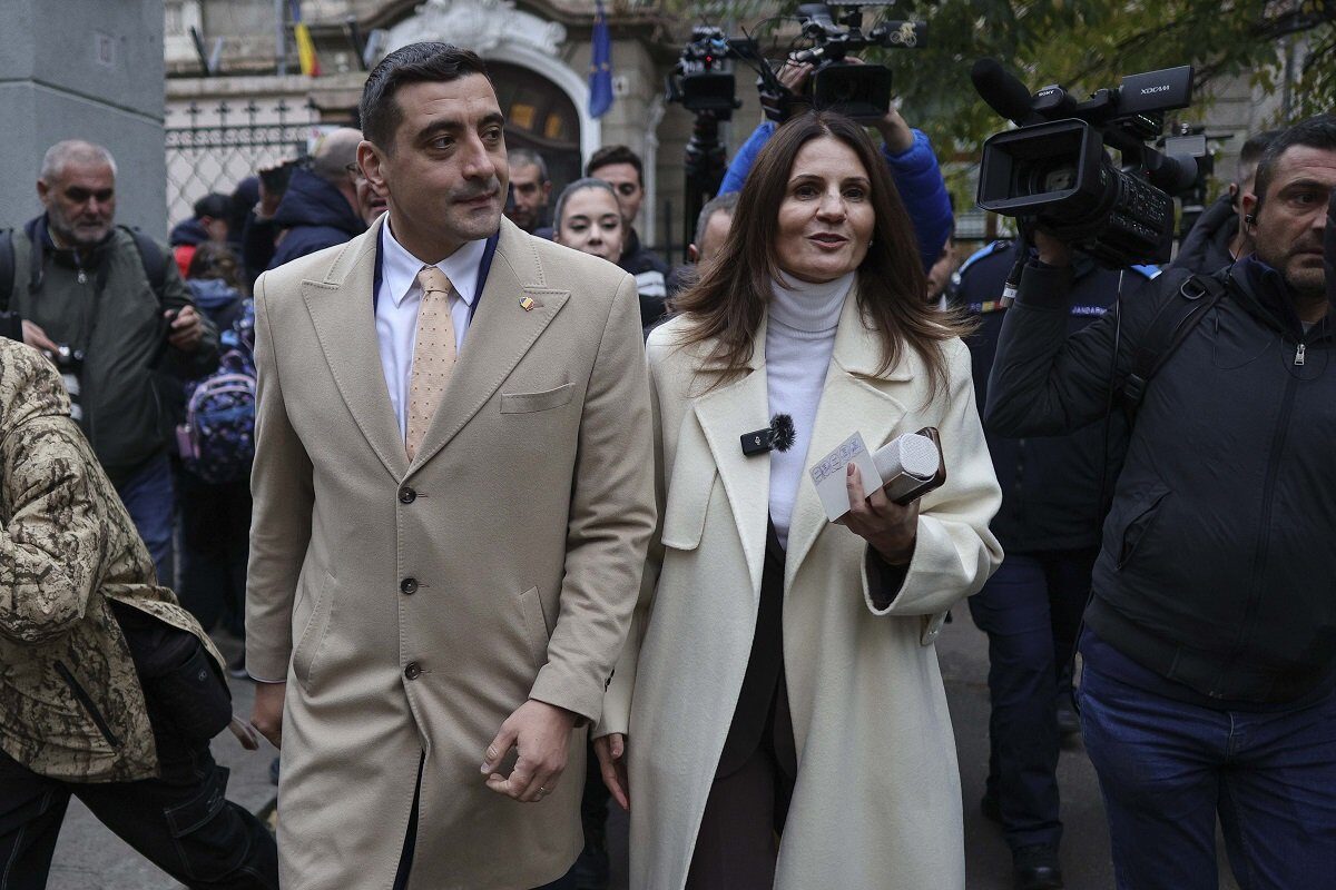 Simion dezminte zvonurile despre o posibilă scindare a AUR Liderul partidului extremist AUR, George Simion, a negat miercuri informațiile apărute în spațiul public cu privire la o eventuală ruptură în cadrul formațiunii politice