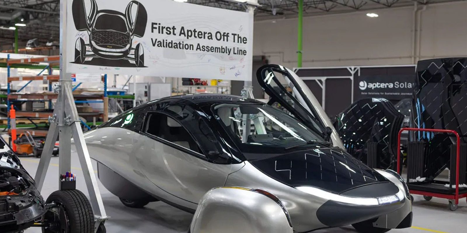 Aptera face un pas important: prima mașină electrică solară a ieșit de pe linia de asamblare Compania americană Aptera Motors, care dezvoltă o mașină electrică cu panouri solare integrate, a anunțat recent că primul vehicul a fost asamblat pe linia de validare din Carlsbad, California