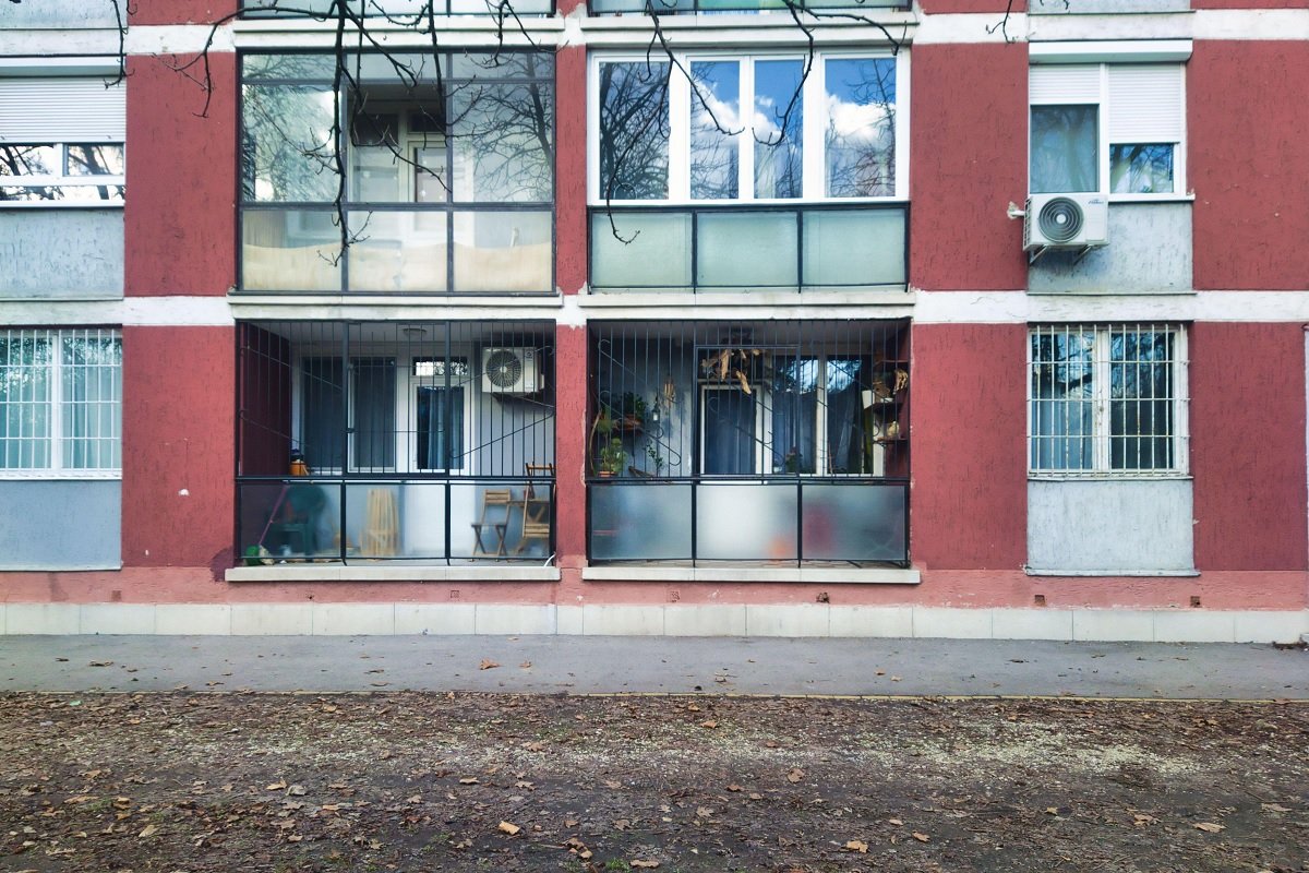 Închiderea balcoanelor la parter, reglementată prin noi norme în 2026