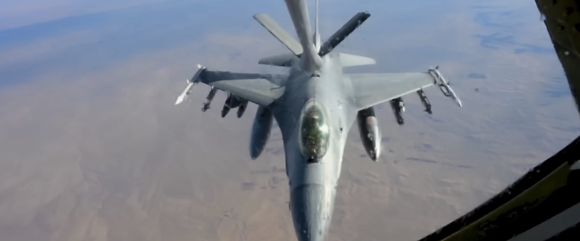 Primele avioane-cisternă americane au aterizat în România