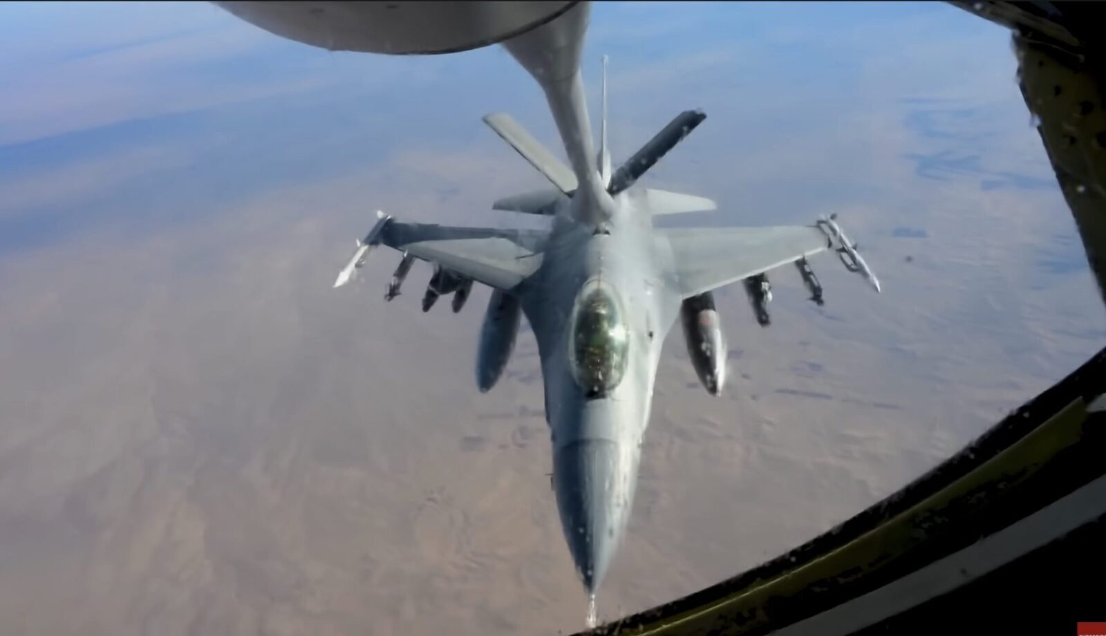 Primele avioane-cisternă americane au aterizat în România