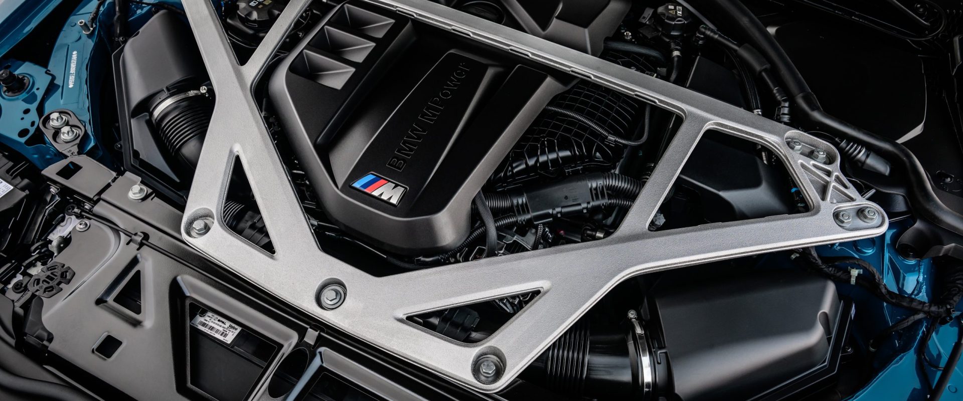 Motorul mașinii bate la accelerație? Iată ce trebuie să verifici Un zgomot metalic, ritmic, la accelerație nu trebuie ignorat