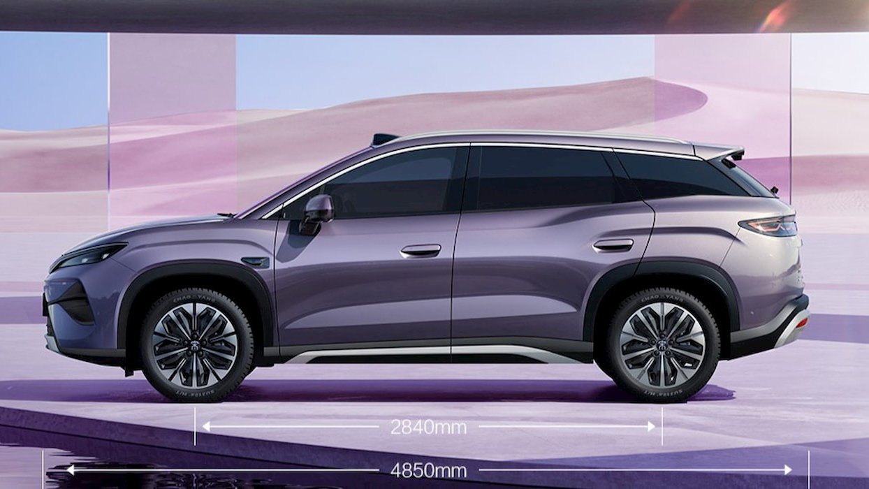 BYD Song Ultra EV: Alternativa electrică care schimbă regulile jocului? Pe piața auto electrică, confruntarea dintre Dacia Spring și BYD Song Ultra EV ar putea defini o nouă paradigmă