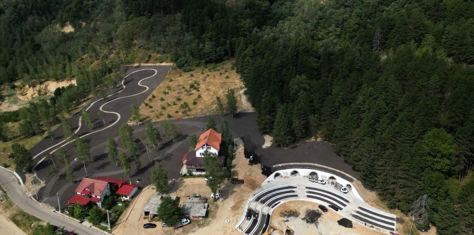 SALROM vrea să reia exploatarea grafitului la Baia de Fier, în contextul cererii europene pentru baterii Societatea Naţională a Sării SA (SALROM) a anunțat că a inițiat demersuri încă din 2022 pentru reluarea exploatării grafitului în zona Baia de Fier, județul Gorj