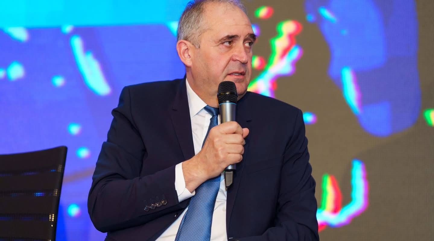 Prețul energiei și pierderile de locuri de muncă, subiect de dezbatere la Palatul Parlamentului Criza energetică europeană, cu efecte directe asupra economiei și a locurilor de muncă, a fost tema principală a unei conferințe organizate luni la Palatul Parlamentului