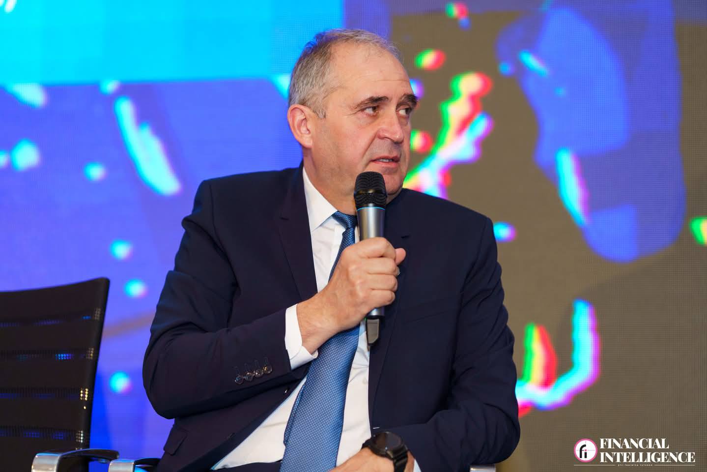 Prețul energiei și pierderile de locuri de muncă, subiect de dezbatere la Palatul Parlamentului Criza energetică europeană, cu efecte directe asupra economiei și a locurilor de muncă, a fost tema principală a unei conferințe organizate luni la Palatul Parlamentului