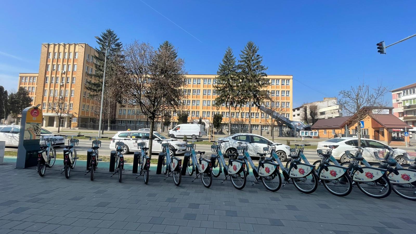 Alba Iulia va lansa un sistem de bike-sharing cu 300 de biciclete inteligente, începând cu 15 martie Un sistem de bike-sharing, finanțat din fonduri europene, va fi disponibil pentru locuitorii din Alba Iulia începând cu 15 martie