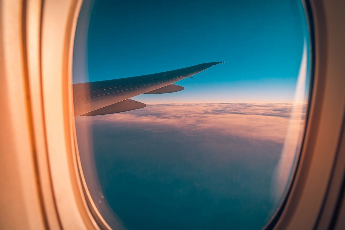 Prețul biletelor de avion va crește în 2026: Companiile aeriene ajustează tarifele după scumpirea kerosenului Creșterea accelerată a prețului kerosenului, combustibilul utilizat în aviație, determină companiile aeriene să majoreze tarifele biletelor de avion