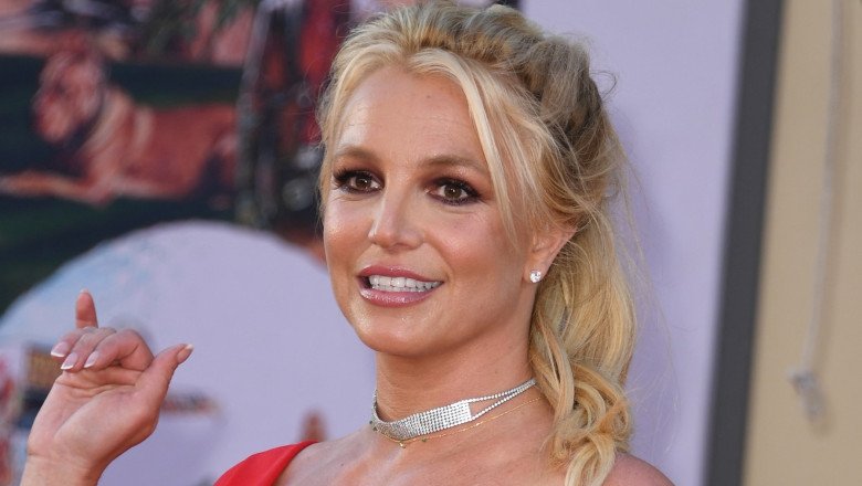 Britney Spears, reținută în California: Artista ar fi fost prinsă conducând sub influența alcoolului Britney Spears, una dintre cele mai cunoscute figuri ale muzicii pop, a fost reținută de autoritățile din California