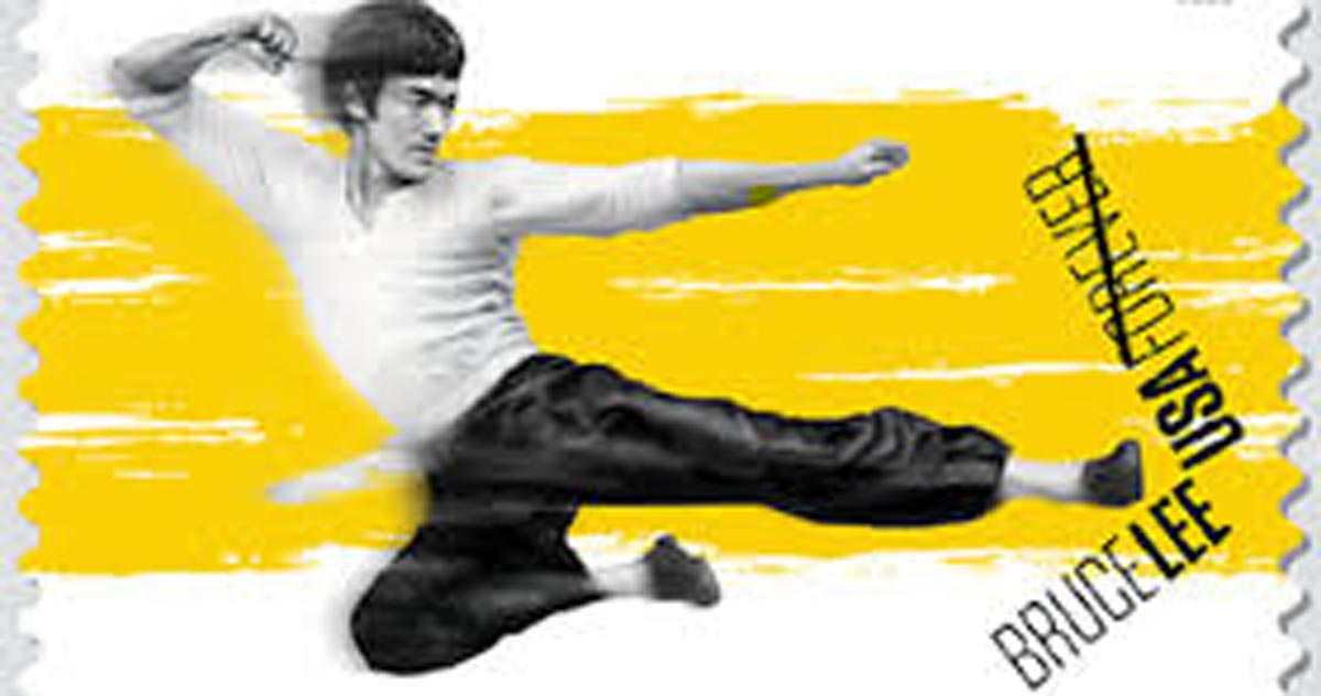 Bruce Lee, imortalizat pe timbru poștal în Statele Unite Maestrul artelor marțiale, actorul și iconul cultural Bruce Lee este omagiat de Serviciul Poștal al Statelor Unite (USPS) cu un timbru poștal „Forever”