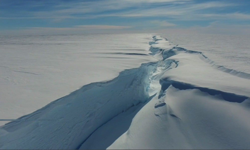 Banchiza Antarctică: Semne de revenire după un minim record Gheața marină antarctică pare să se refacă, atingând un nivel minim anual care se apropie de media din ultimii 50 de ani, conform datelor preliminare publicate de un reputat observator american