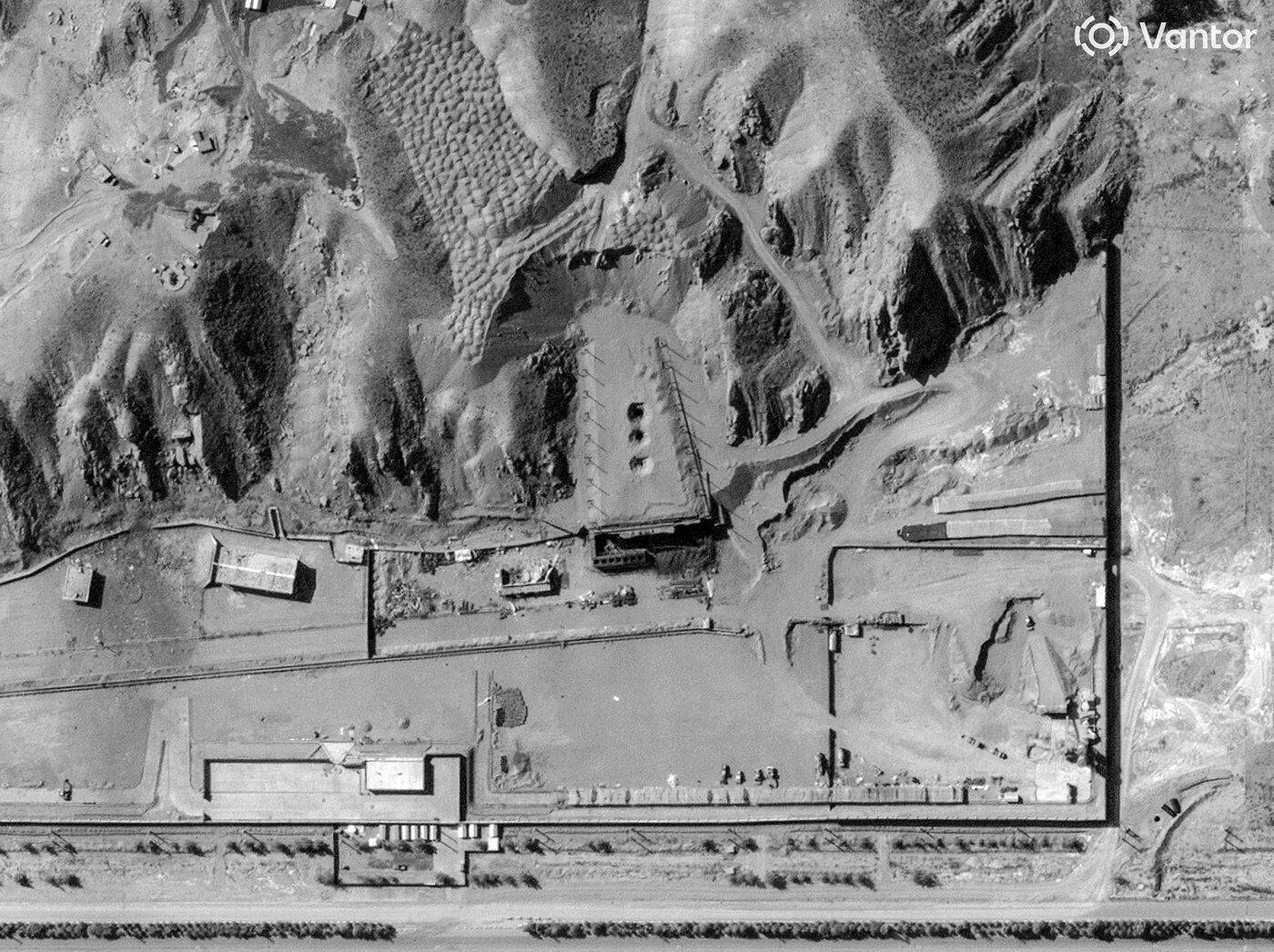 Atac asupra unui sit nuclear iranian, confirmat de imagini din satelit Imagini recente din satelit confirmă atacul asupra sitului nuclear Taleghan 2 din Iran, potrivit informațiilor disponibile