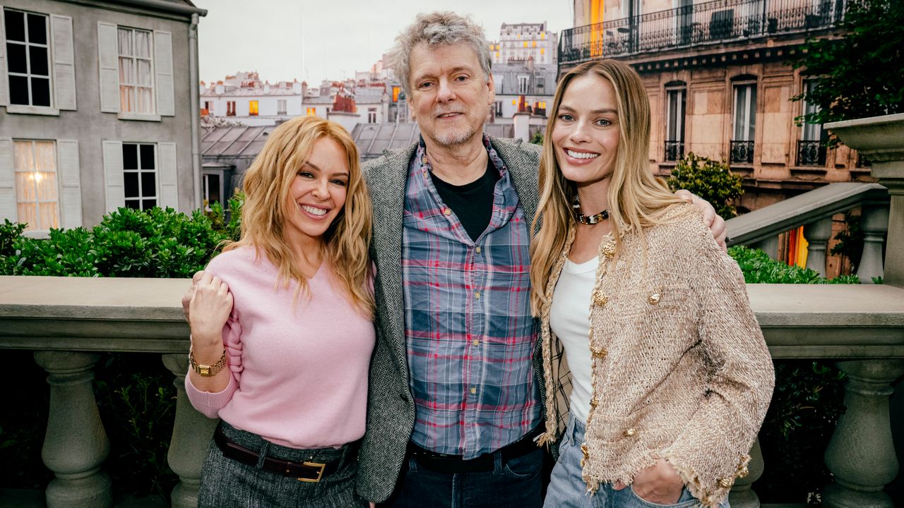 Margot Robbie dezvăluie secrete din viața personală și proaspetele colaborări Chanel Vedeta de la Hollywood, Margot Robbie, a oferit o perspectivă fascinantă asupra vieții sale, împărtășind detalii din experiențele personale și profesionale