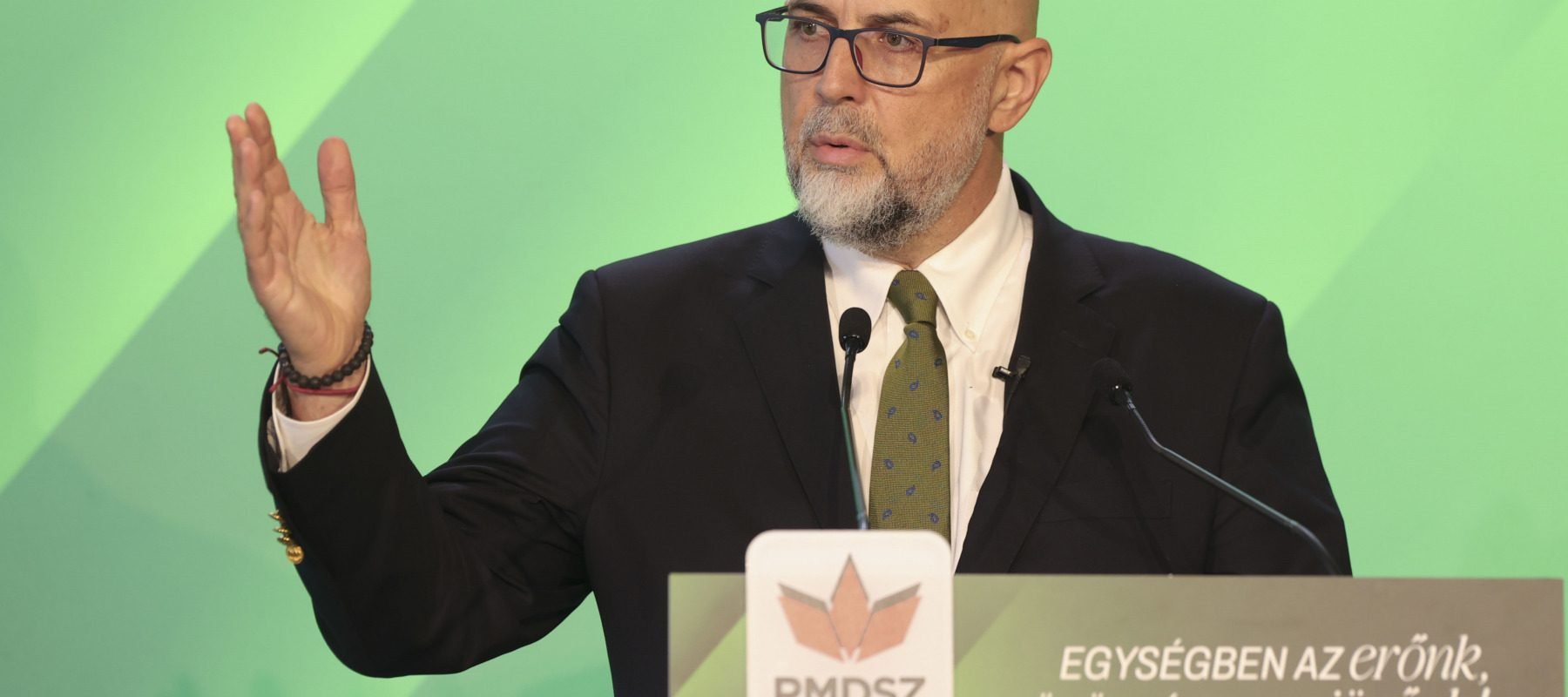 Kelemen Hunor: Zelenski a trecut o limită în relația cu Ungaria Liderul UDMR, Kelemen Hunor, a criticat dur declarațiile președintelui ucrainean Volodimir Zelenski, afirmând că acesta a depășit “o linie care nu poate fi depășită”