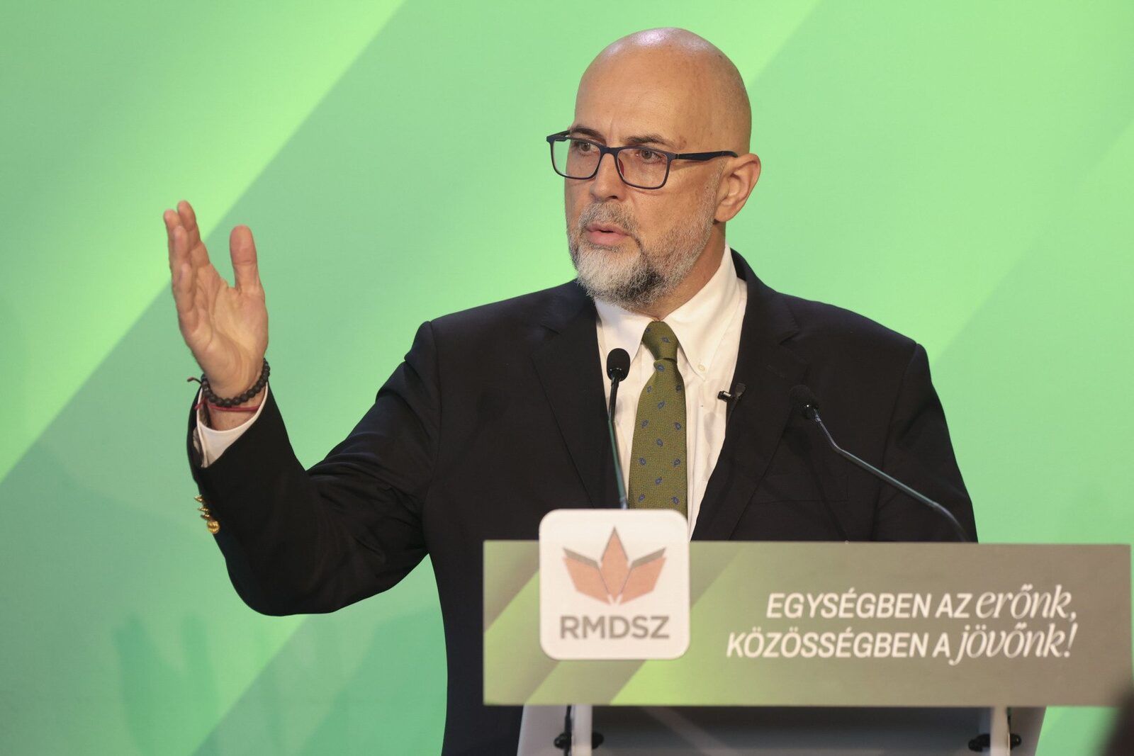 Kelemen Hunor: Zelenski a trecut o limită în relația cu Ungaria Liderul UDMR, Kelemen Hunor, a criticat dur declarațiile președintelui ucrainean Volodimir Zelenski, afirmând că acesta a depășit “o linie care nu poate fi depășită”