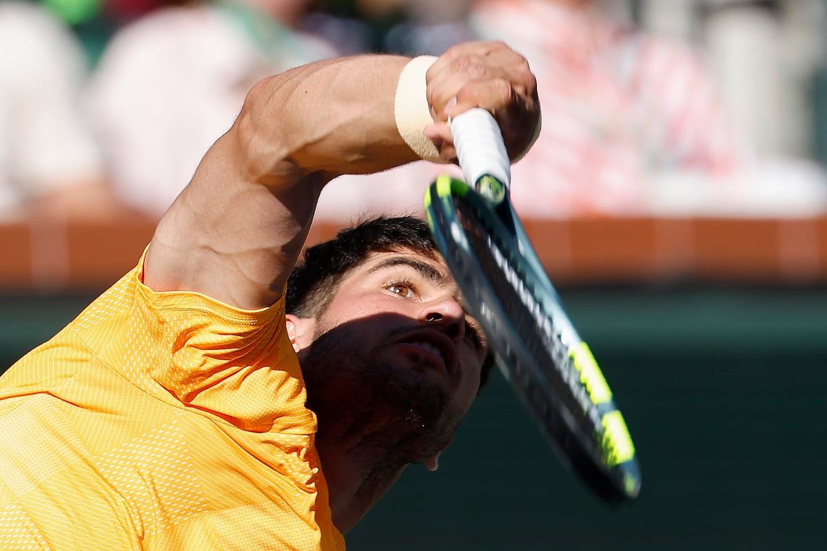 Alcaraz, victorie fulgerătoare la Indian Wells; Djokovic, eliminat surprinzător Carlos Alcaraz continuă parcursul impecabil la Indian Wells, asigurându-și un loc în sferturile de finală după o victorie categorică în fața lui Casper Ruud