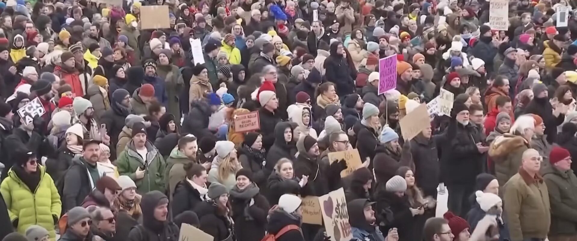 Mii de tineri germani protestează față de posibila reintroducere a serviciului militar obligatoriu Mii de elevi și adolescenți din Germania au organizat joi manifestații ample în diverse orașe, exprimându-și dezacordul față de planurile guvernului de a reintroduce o formă de serviciu militar obligatoriu