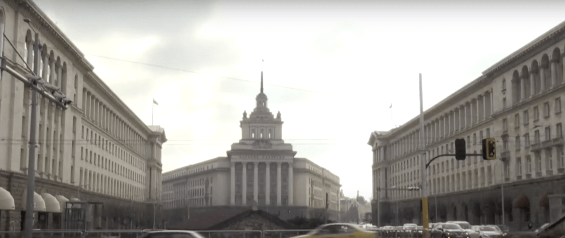 Bulgaria Implementează Scheme de Sprijin pentru Industriile Energetice, Ca Reacție la Criza Energetică Bulgaria se pregătește să devină prima țară membră a Uniunii Europene care va lansa o schemă de sprijin dedicată industriei sale, mari consumatoare de energie