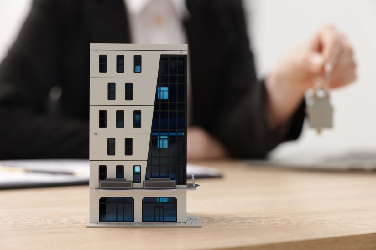 Cât durează să vinzi un apartament în 2026: Ghid practic pentru proprietari Piața imobiliară din România va continua să fie influențată de o serie de factori, iar timpul necesar pentru a vinde un apartament va varia în funcție de aceștia