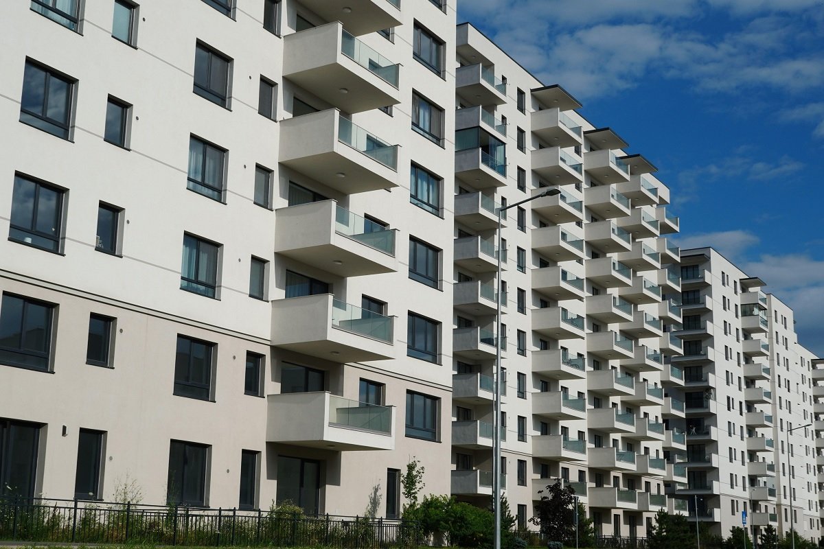 Cât costă real locuința cumpărată în rate: Calcule și taxe