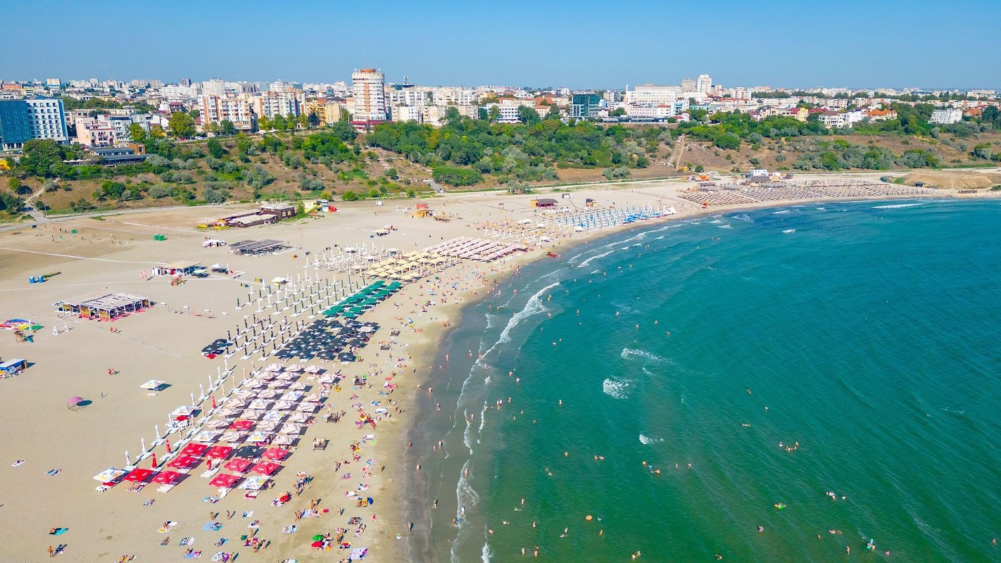 Românii, cu ochii pe litoral: Prețurile pentru vacanța de vară, deja la reducere Cei care plănuiesc concediul la mare în 2026 pot beneficia deja de reduceri semnificative prin ofertele „Early Booking”