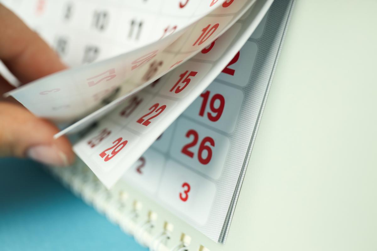 Românii vor avea 17 zile libere legale în 2026, cu sărbători importante precum Paștele Ortodox și Crăciunul, alături de alte sărbători religioase și civile