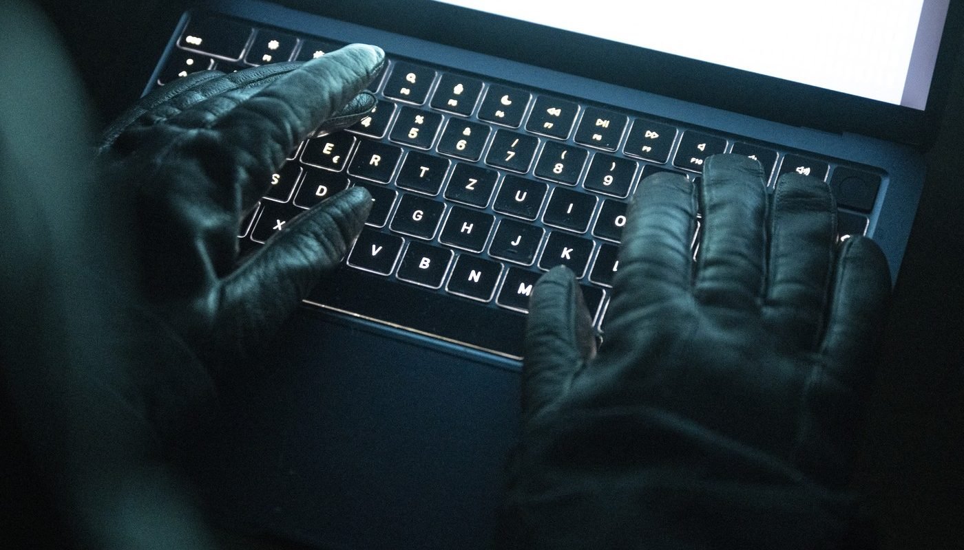 „Adună acum, criptează după”: Noua strategie a atacatorilor cibernetici vizează datele criptate O nouă amenințare cibernetică, denumită „harvest now, decrypt later”, planează asupra datelor criptate