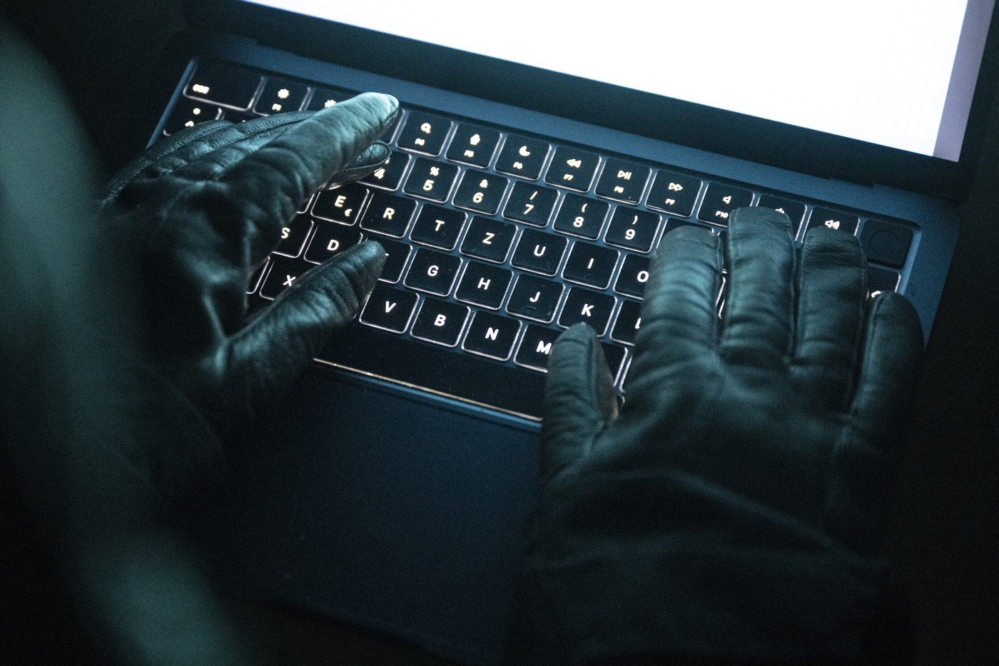 „Adună acum, criptează după”: Noua strategie a atacatorilor cibernetici vizează datele criptate O nouă amenințare cibernetică, denumită „harvest now, decrypt later”, planează asupra datelor criptate
