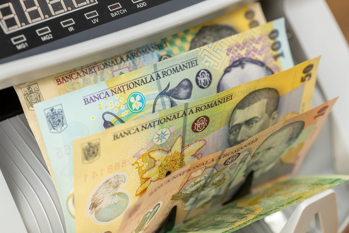 Scumpirea petrolului pune presiune pe inflație și pe leul românesc Efectele tensiunilor din Orientul Mijlociu și creșterea prețului petrolului se fac resimțite în economia românească, cu impact direct asupra inflației și a puterii de cumpărare