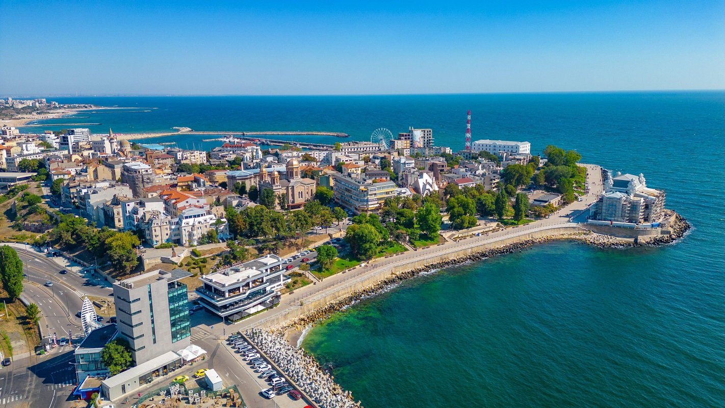 Criza de personal afectează începerea sezonului estival pe litoralul românesc Hotelurile și restaurantele de pe litoralul românesc se confruntă cu dificultăți majore în recrutarea personalului pentru sezonul estival