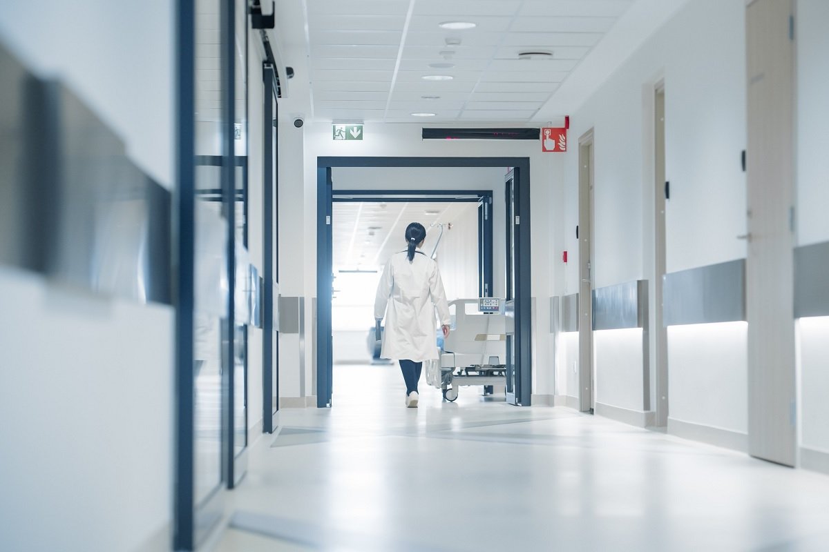 Ce salarii vor avea asistenții medicali în spitalele județene în 2026