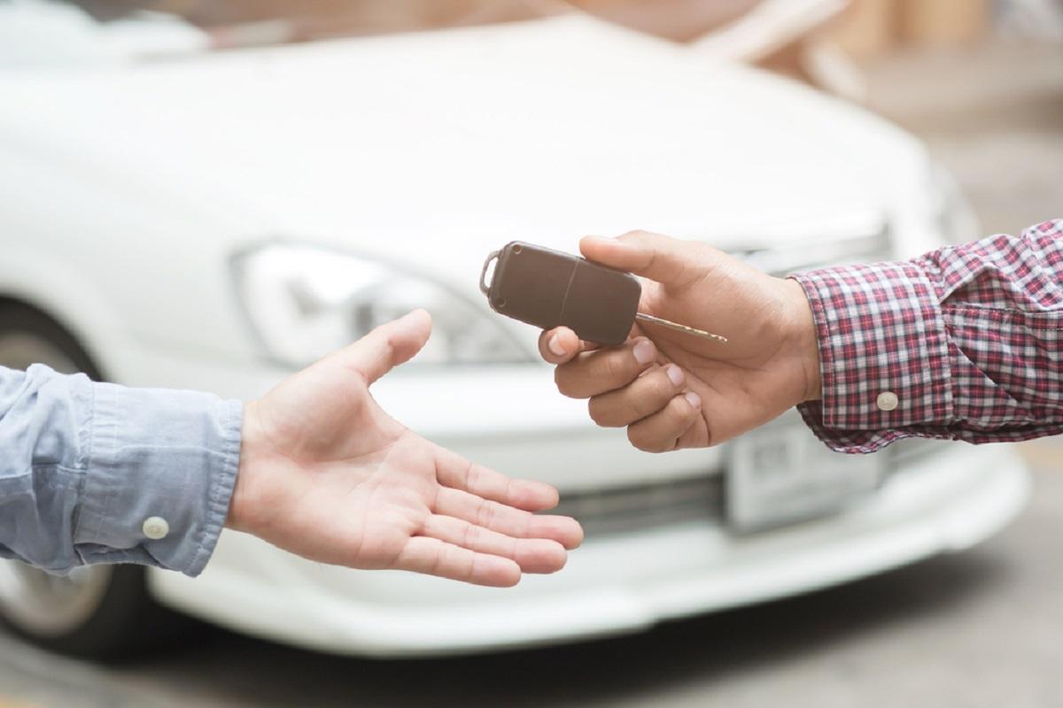 Vânzarea unei mașini în 2026: Pași obligatorii și taxe implicate Vânzarea unui autoturism implică o serie de pași obligatorii și obligații fiscale, atât pentru vânzător, cât și pentru cumpărător