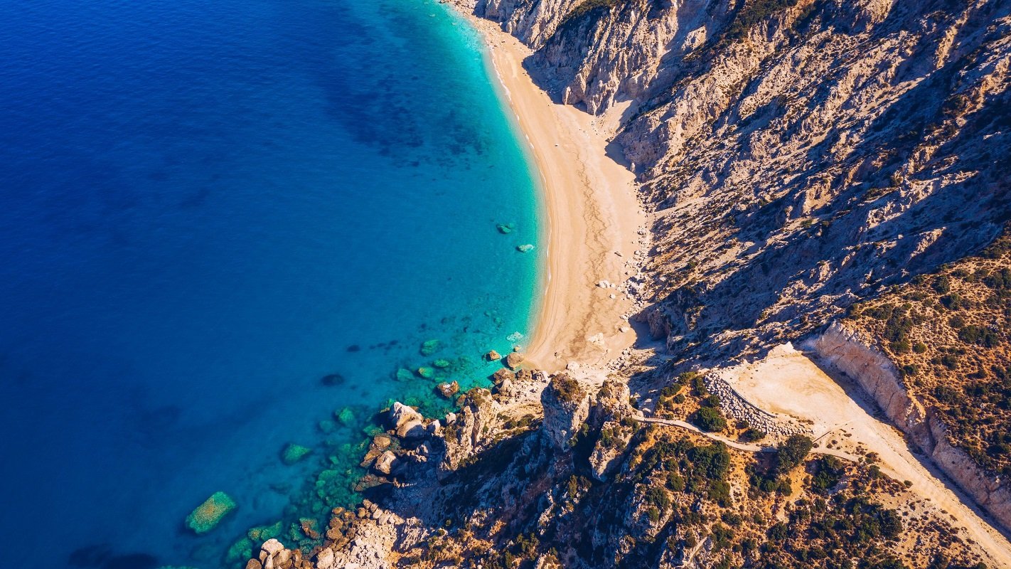 Grecia, o alegere accesibilă în 2026: insulele mai puțin cunoscute, dar la fel de spectaculoase Un studiu recent oferă o perspectivă asupra costurilor pentru sejururile de șapte nopți în Grecia, analizând datele din perioada septembrie 2025 – martie 2026