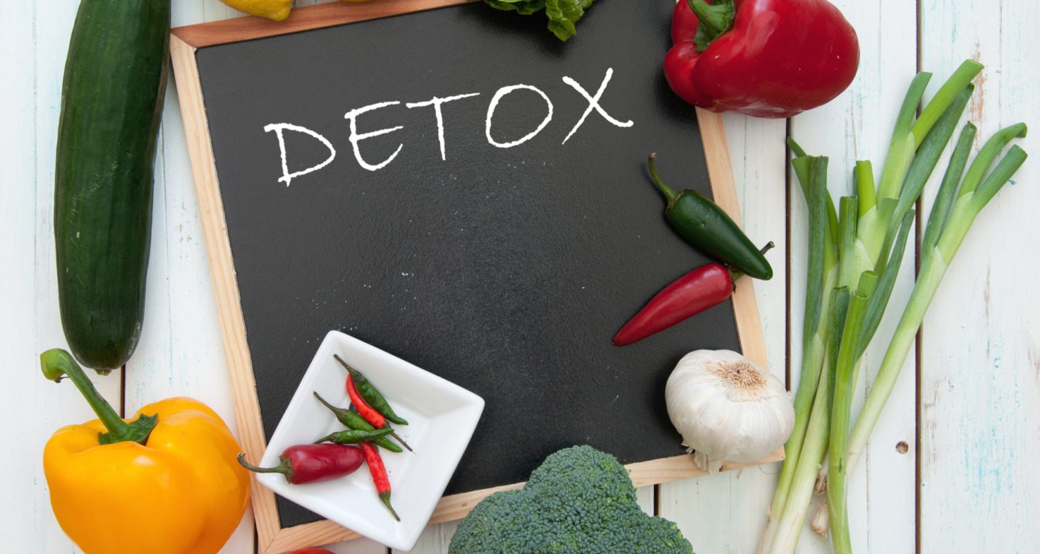 Detoxifierea de primăvară: între mit și realitate Odată cu venirea primăverii, o întrebare revine an de an: este necesară o cură de detoxifiere? După luni de iarnă, marcate de o alimentație mai bogată și un stil de viață mai sedentar, mulți resimt nevoia unui „restart” pentru organism