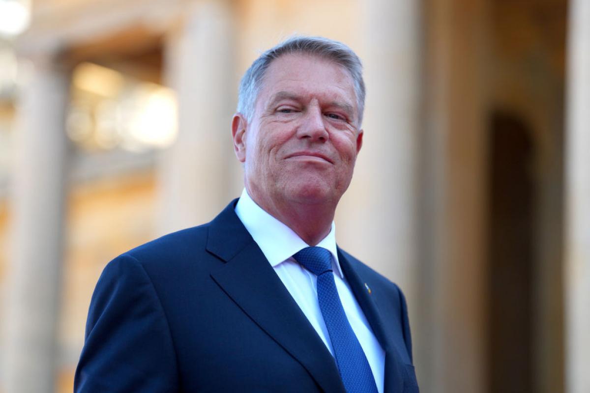 Fostul președinte Klaus Iohannis a fost văzut recent în centrul Sibiului, ieșire ce a marcat o apariție publică discretă după încheierea mandatului