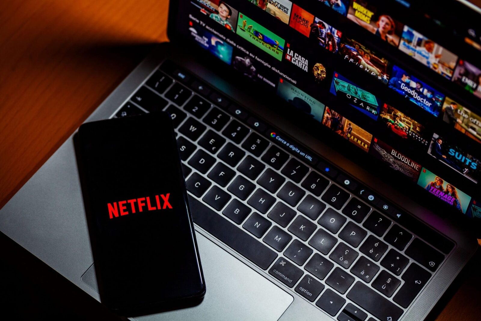 Protecția conturilor de streaming: Cum să-ți securizezi datele și accesul Parole puternice, verificarea dispozitivelor conectate și atenția la mesajele suspecte sunt elemente-cheie pentru a-ți proteja conturile de streaming