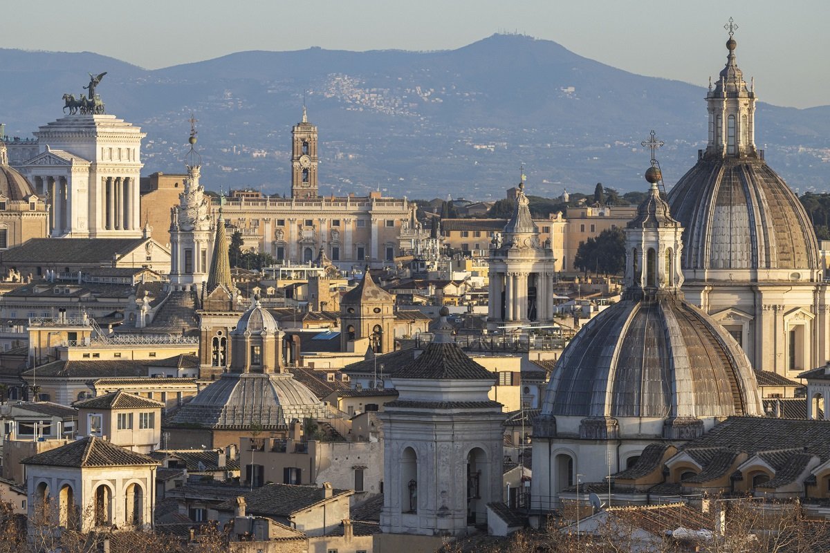 Paste la prețuri mici în Roma: Unde mănânci bine, fără să golești portofelul Roma, orașul etern, atrage anual milioane de turiști dornici să exploreze istoria și să savureze bucătăria italiană