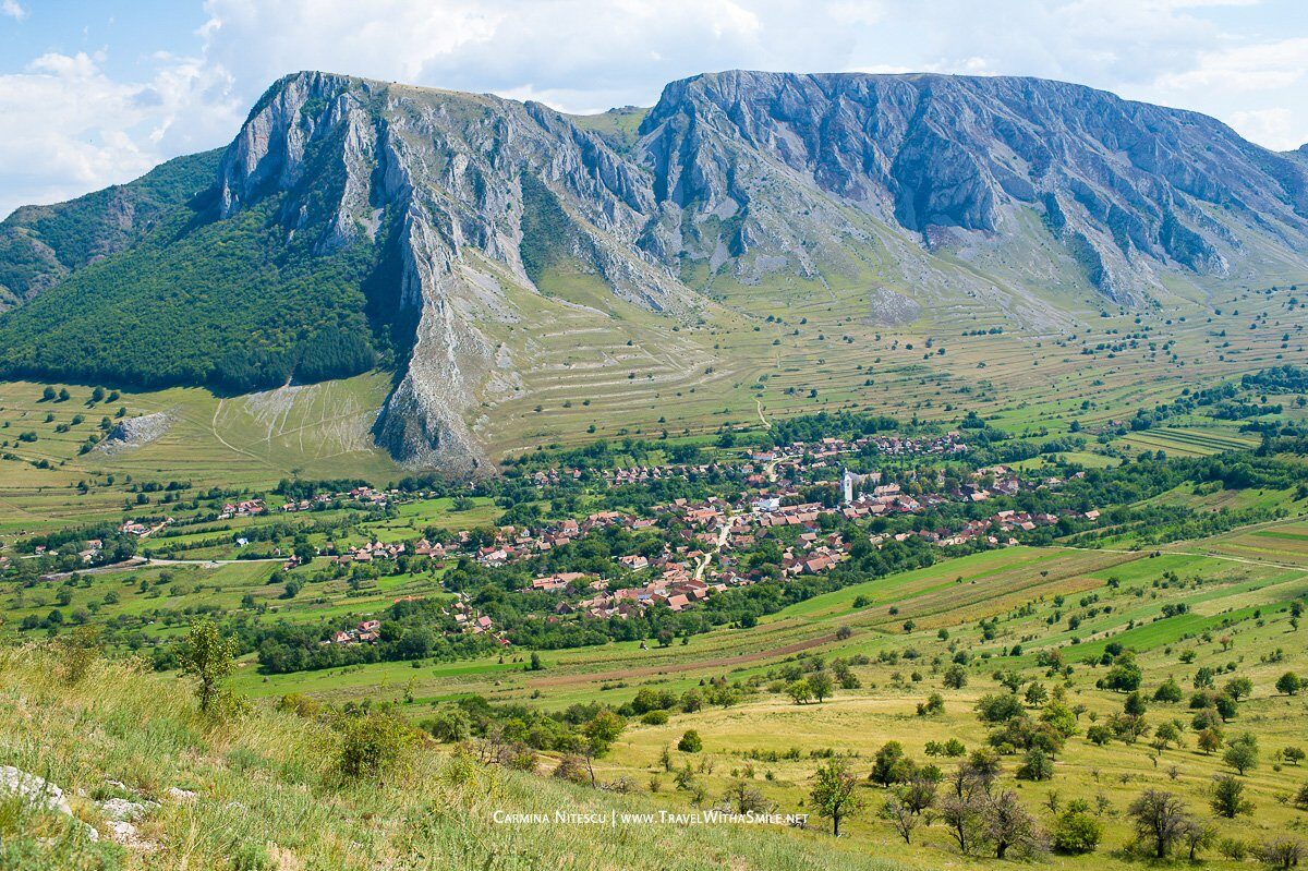 Un motociclist maghiar, în vârstă de 38 de ani, a decedat joi seară pe Masivul Piatra Secuiului, în zona Grota Studentului, comuna Rimetea, după ce i s-a făcut rău în timpul unei plimbări